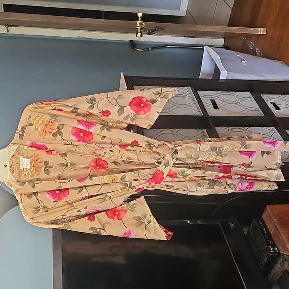 Floral Night Gown And Robe Set - Picture 4 of 5